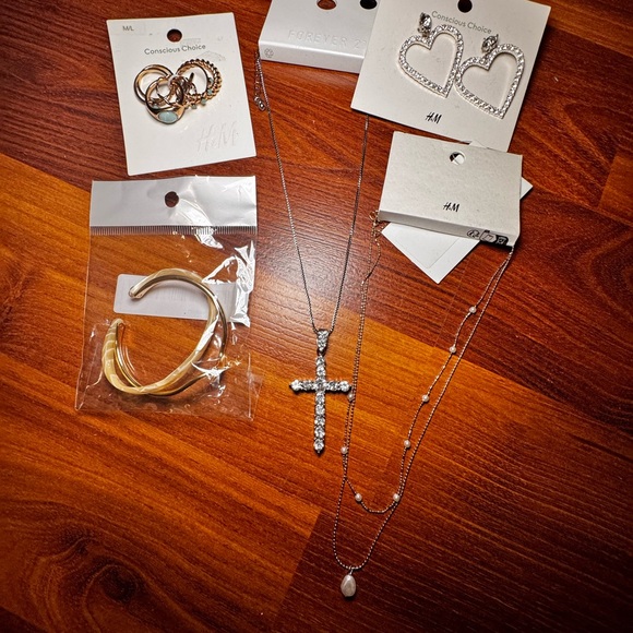 Miscellaneous Jewelry Bundle - Picture 2 of 11